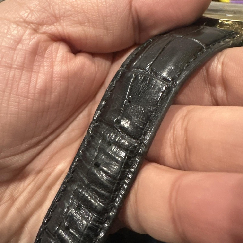 Working Vtg GUESS Mens Gold‎ ToneRectangle Oversize Black watch 37mm Fit 8.5in - Picture 7 of 10